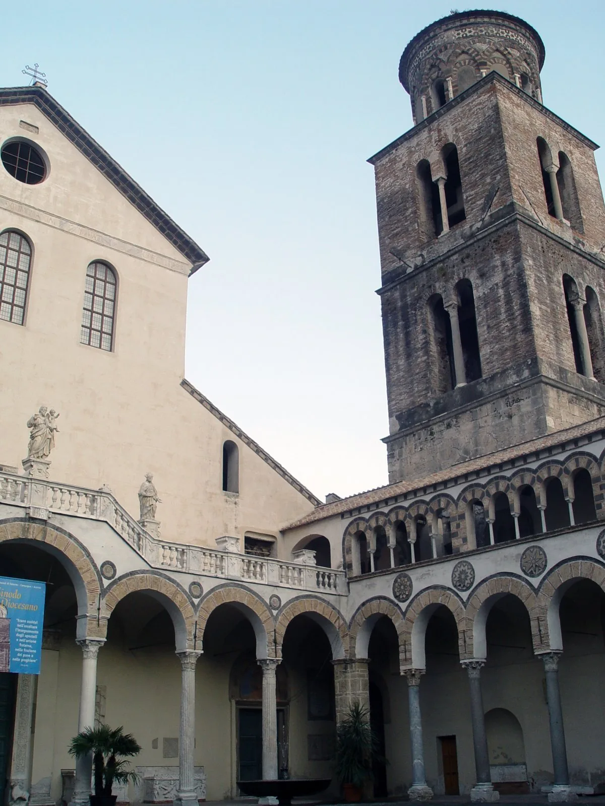 Il Duomo di Salerno con il campanile